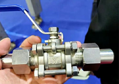 三片式對(duì)焊球閥 三片式對(duì)焊球閥