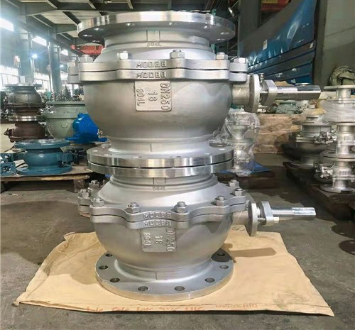 904L���P����y